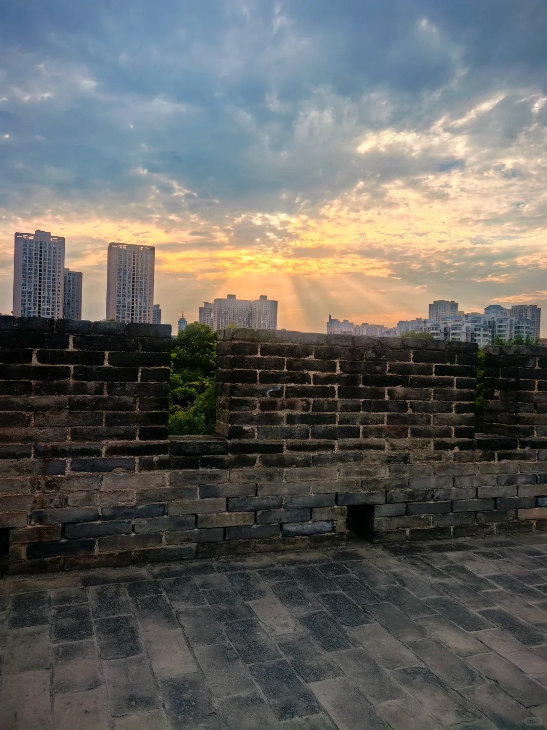 Sundown-and-Goodbyes.jpg 