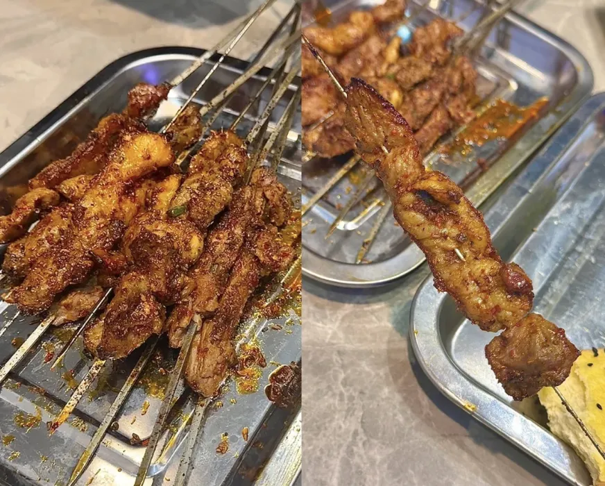 西安の夜市で焼かれるスパイス羊肉串